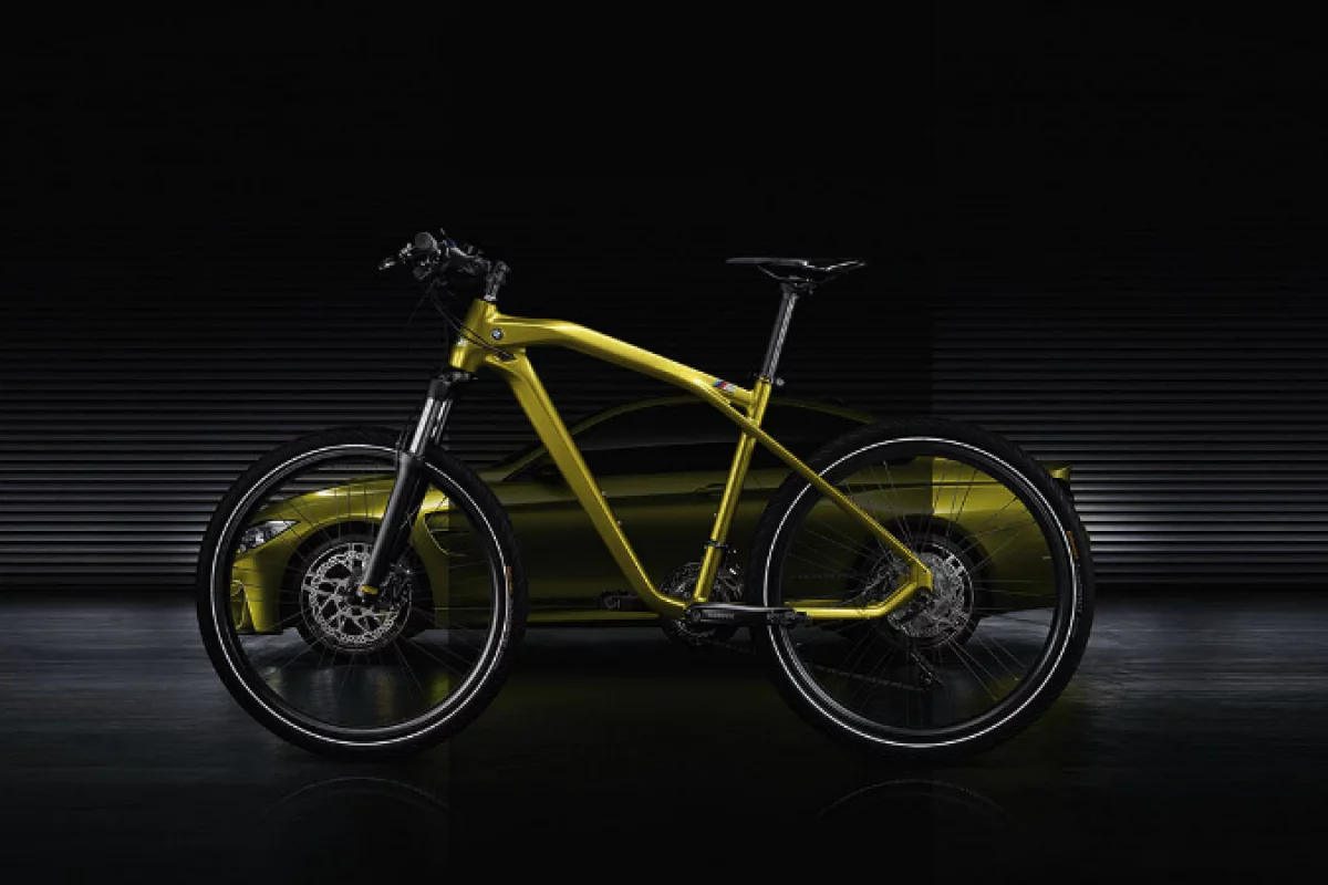 BMW says the Cruise M-Bike Limited Edition makes use of modern design and lightweight construction elements