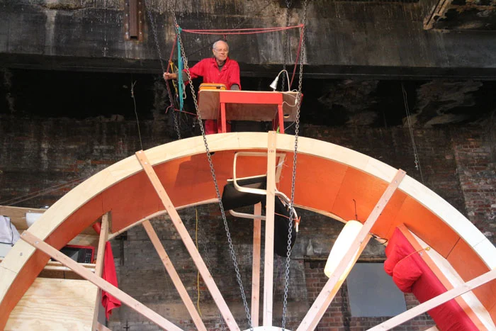 Two living units – one for each artist – are installed on the circumference of the wheel (Photo: Pierogi Gallery)