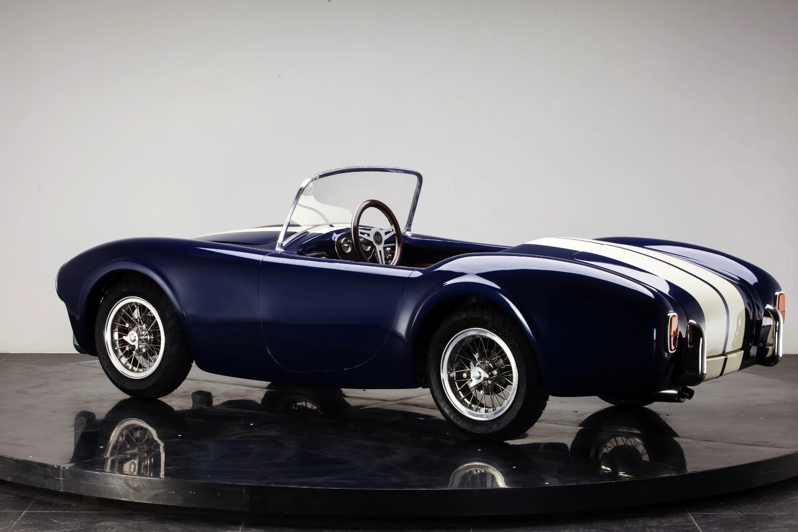 The ex-factory retail prices for the Cobra 289 is £7,999, US$12,399 or €11,299 depending on the customer 's preferred currency, with shipping costs on top of that