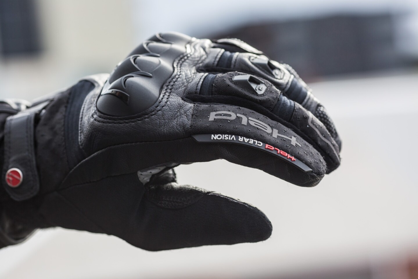 Held Air n Dry gloves: visor wipe is not a highlight, it's curved and flexible and simply not as good as many others