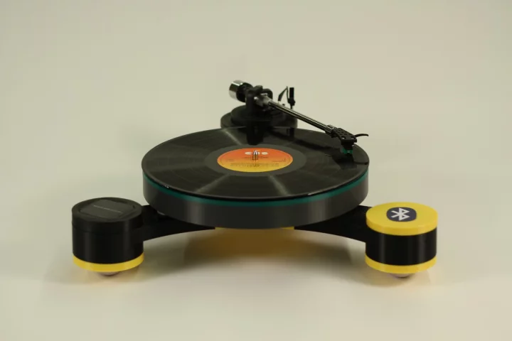 The Lenco-MD can come as a complete unit, a self-assembly kit or a build kit that includes all hardware and electronics, together with STL files for 3D printing components at home