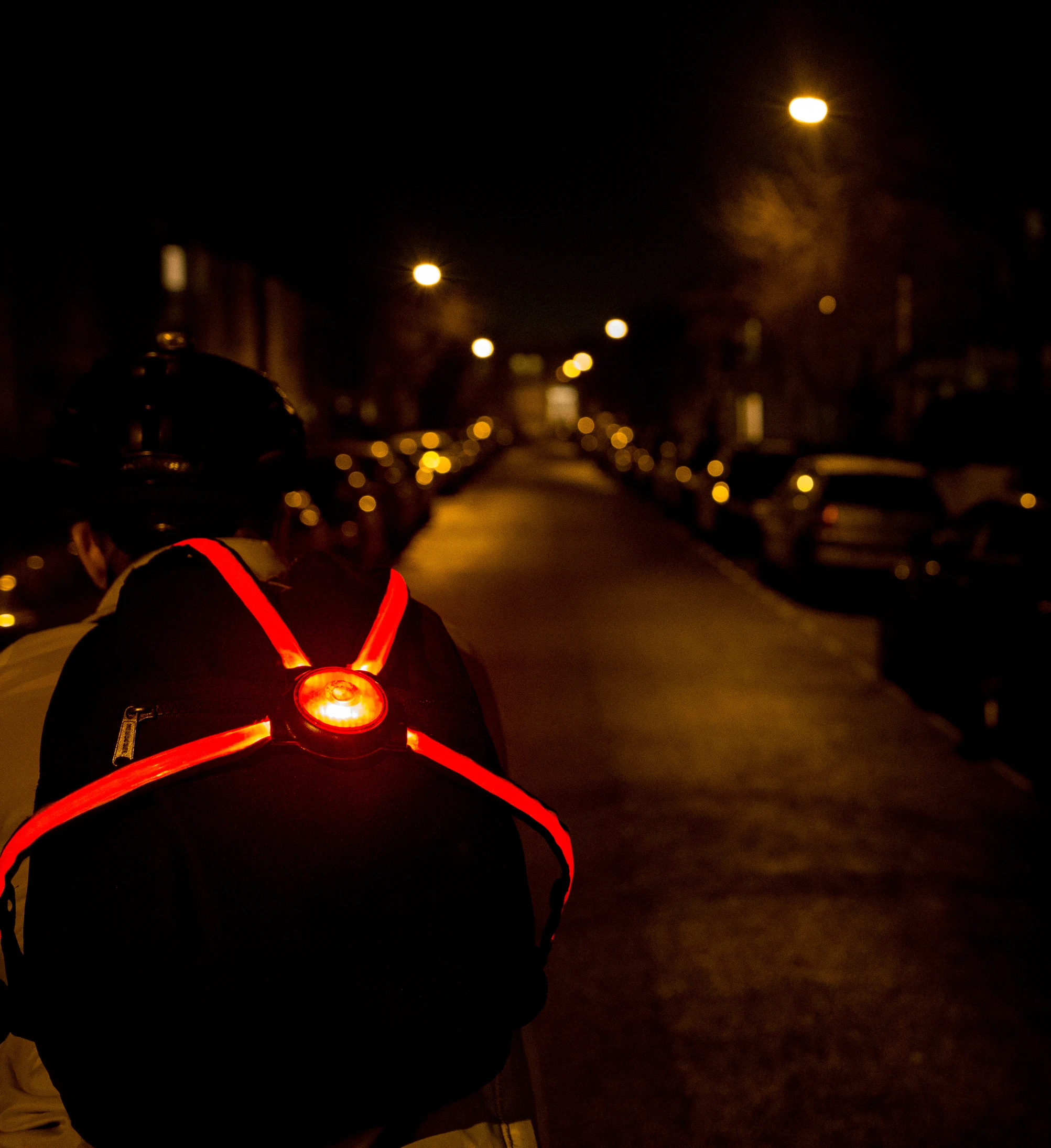 The Commuter X4 consists of a central LED light and four fiber optic light guide straps