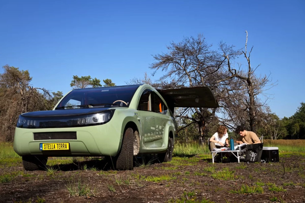Like the Stella Vista solar RV, the Stella Terra features an expandable awning-style solar system that can increase solar harvesting when parked