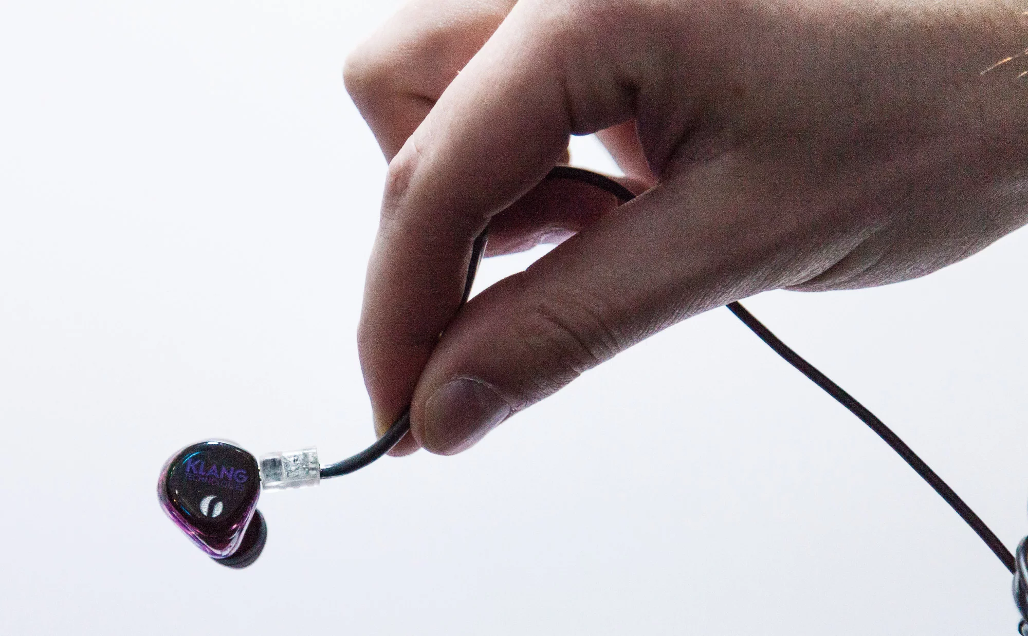 Klang's motion tracking sensors mount at the plug where the cable goes to the in-ear monitor (Photo: Loz Blain/Gizmag)
