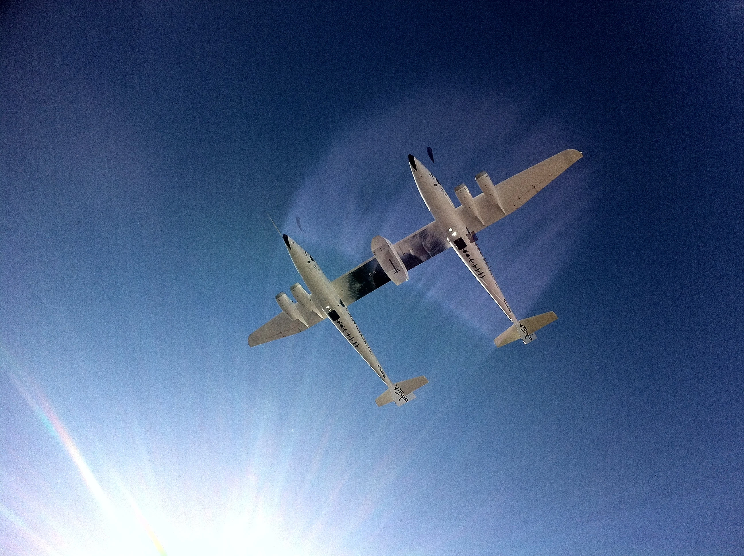 WhiteKnightTwo (VMS Eve) after releasing the VSS Enterprise (Photo: Chris Van Pelt)