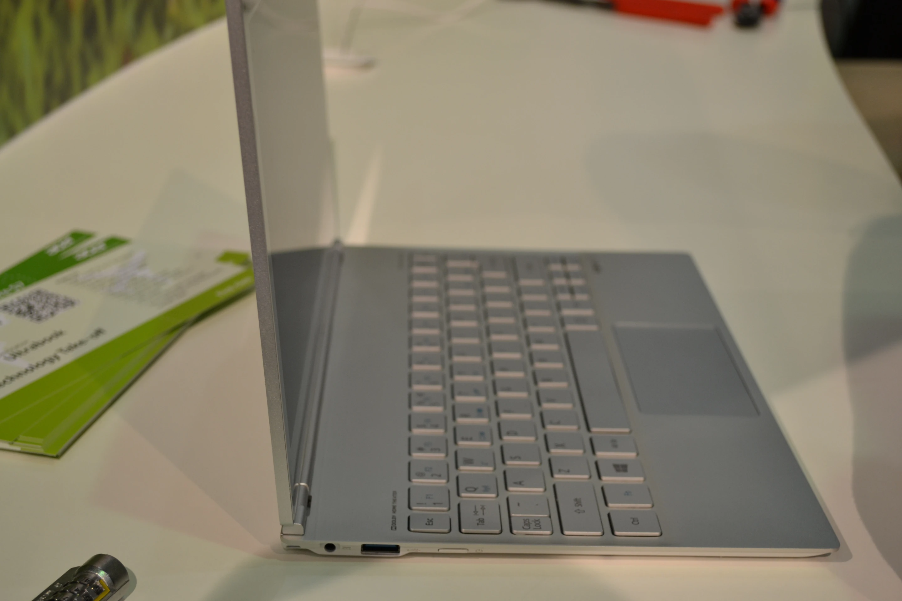 The S7 at the Acer booth was just 11.9-mm thin