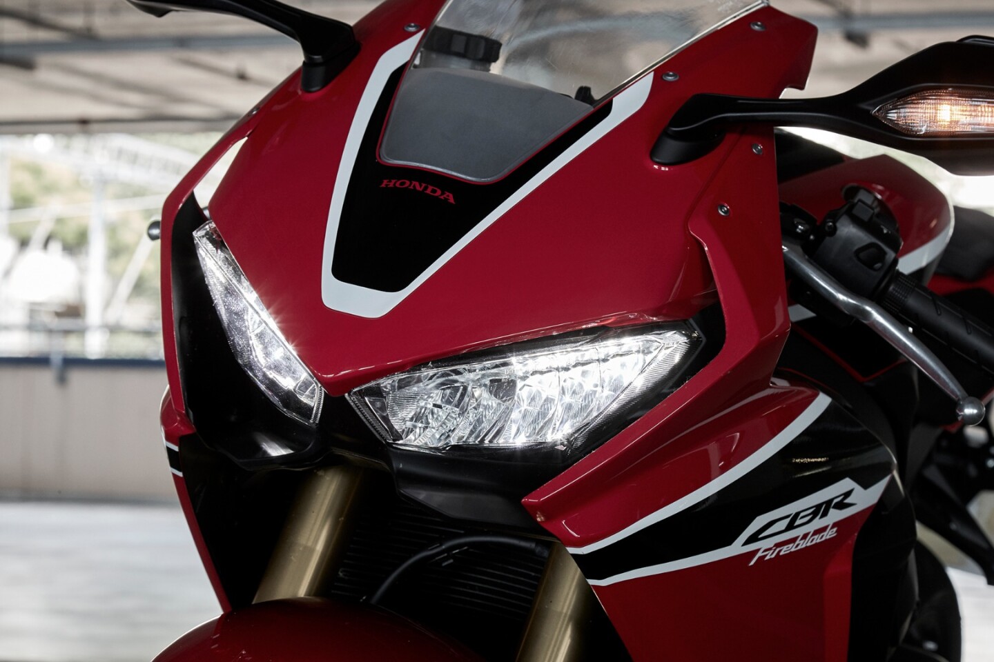 2017 Honda CBR1000RR: aggressive front end