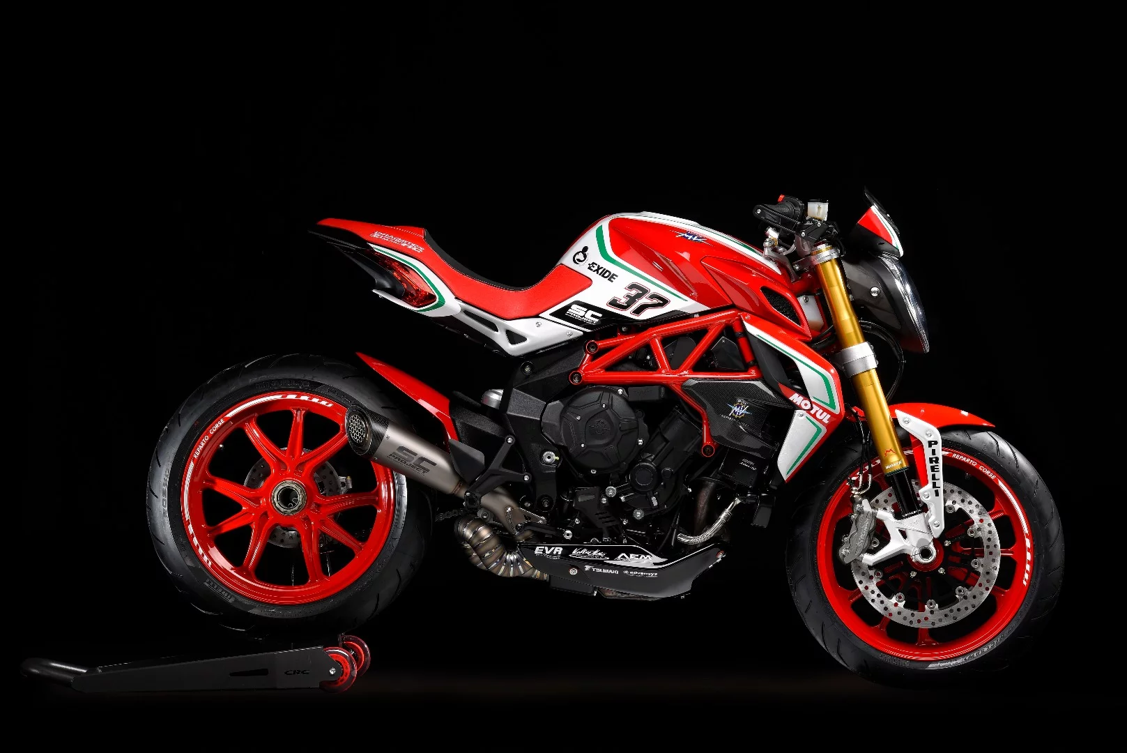 With the SC Project exhaust system and appropriate ECU kit, the 2018 MV Agusta Dragster 800 RC outputs 150 hp (112 kW)