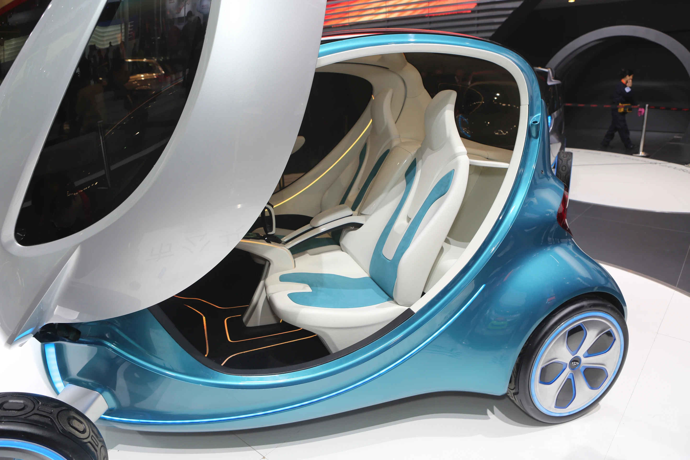 Sliding doors help with tight parking (Photo: Gizmag)