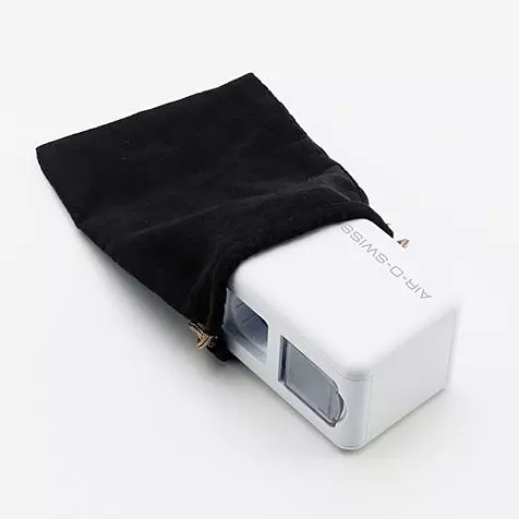 The 7146 comes with a travel pouch