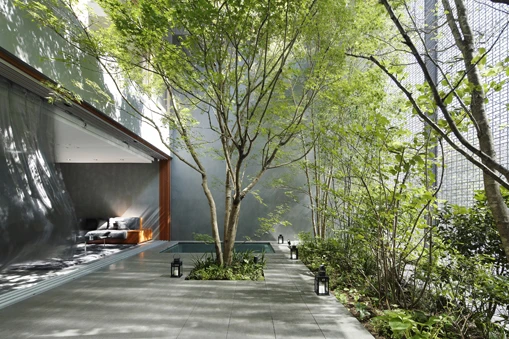 The glass block facade and courtyard acoustically protect residents from the main road outside (Image: Hiroshi Nakamura & NAP)