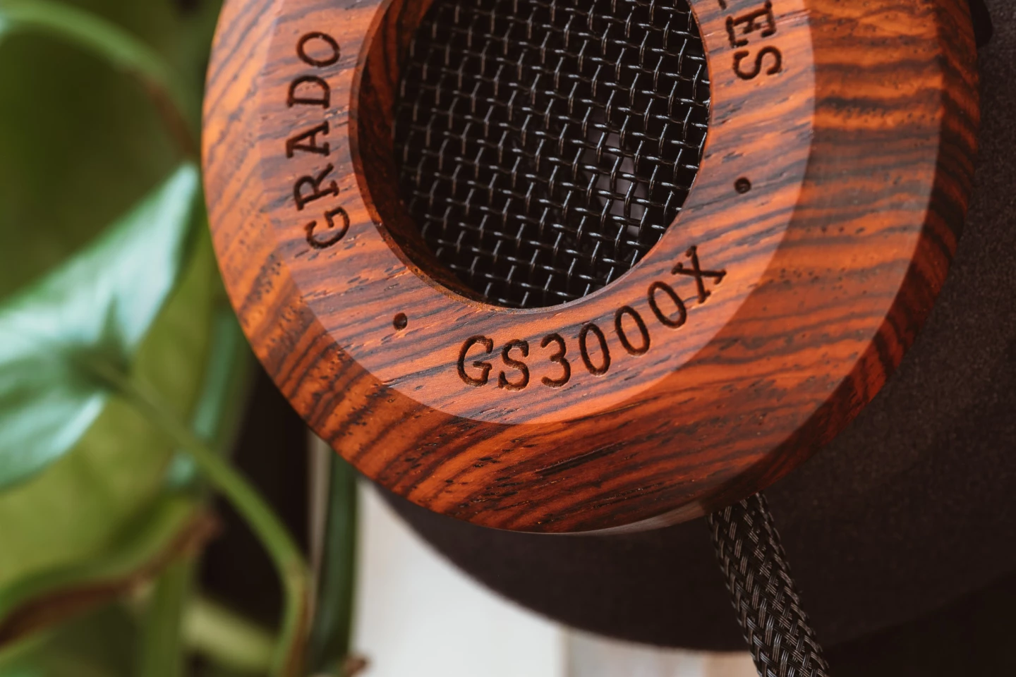 The GS3000x open-backed headphones combine the beauty and excellent sonics of cocobolo with metal inner chamber and large X Driver speakers