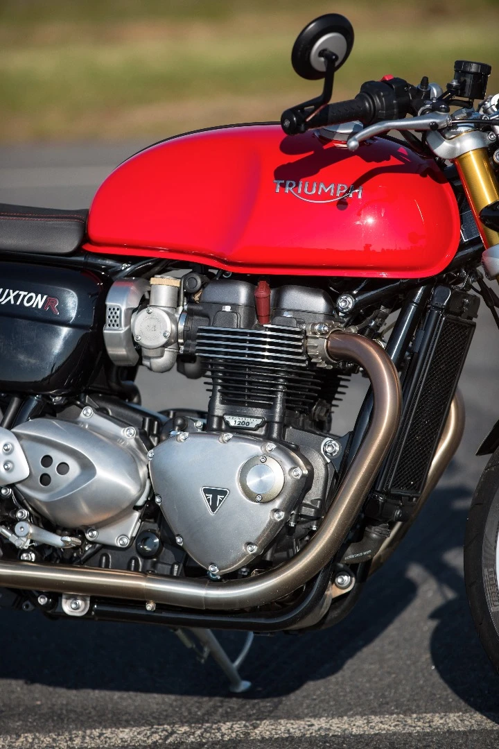 Triumph Thruxton R: 1200cc parallel twin engine is labelled "high power" - but it also makes more torque than the T120's "high torque" donk