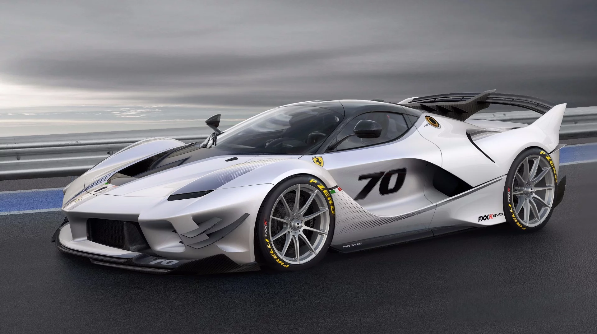 2018 Ferrari FXX-K Evo: GT3 racecar levels of grip and downforce for serious racetrack performance