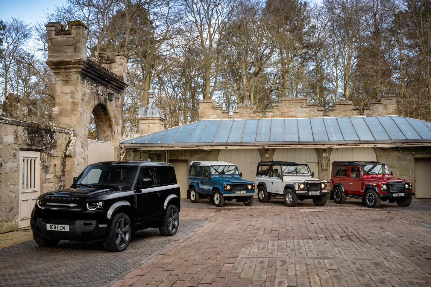 Land Rover Drops A V8 Into Fastest Most Powerful Defender Ever Rover Holiday Prizes 2022