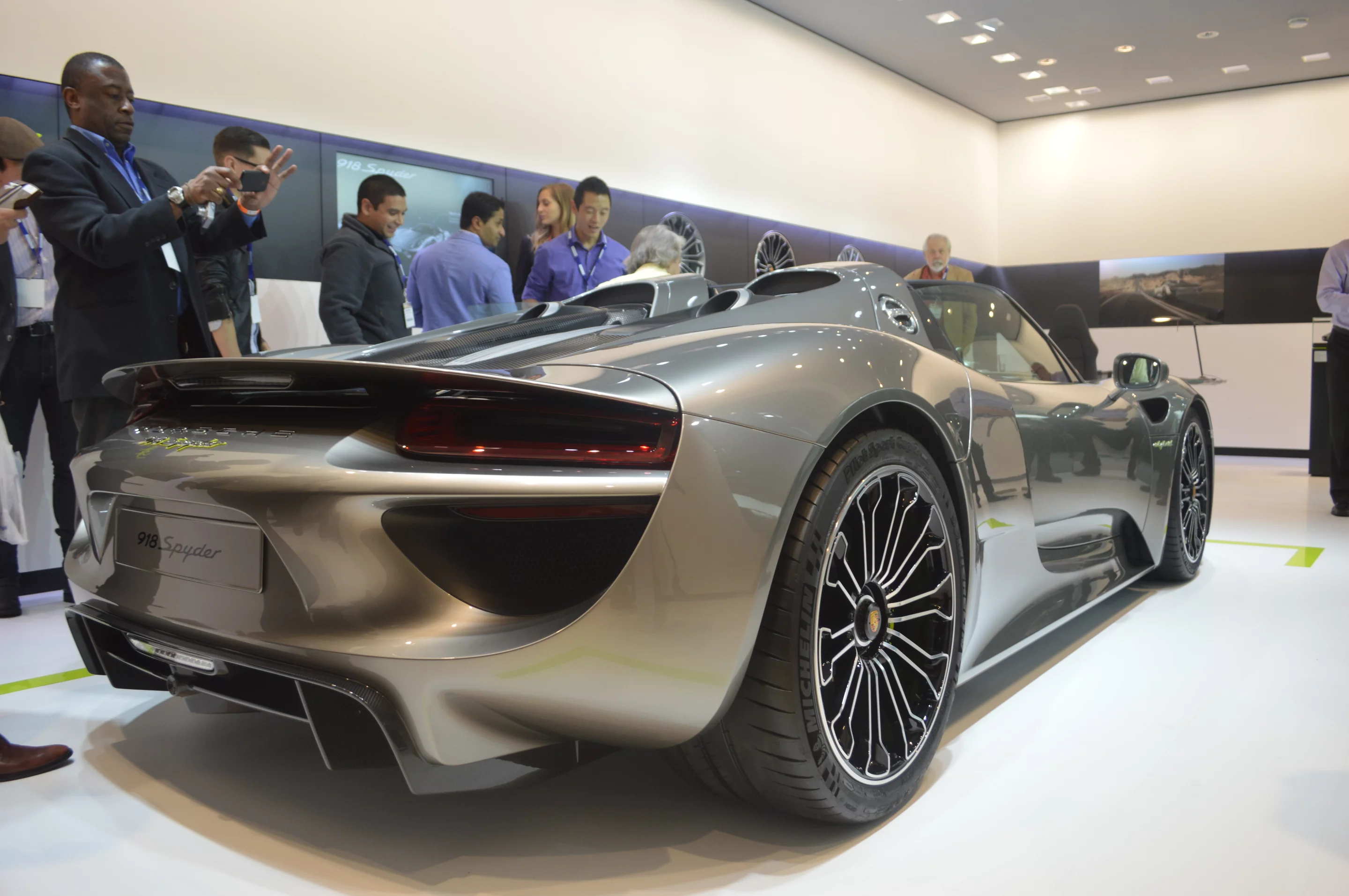 When using only battery power, the 918 hits 62 mph in 6.2 seconds (Photo: CC Weiss)