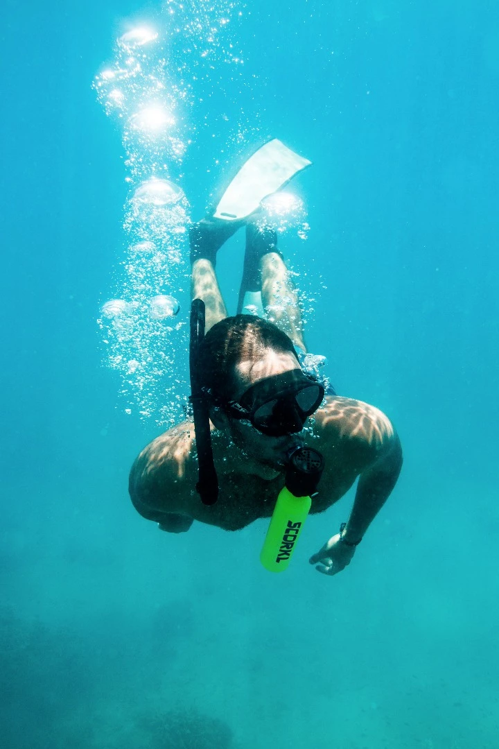 The Scorkl is a lightweight compact breathing device that enables you to breathe underwater for up to 10 minutes.