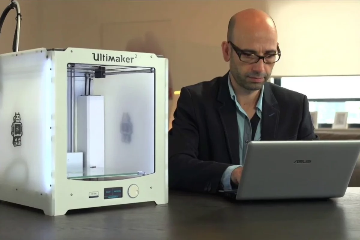 The Ultimaker 2 has the same footprint as the Ultimaker Original (338 x 358 x 389 mm) but has a slightly larger build volume