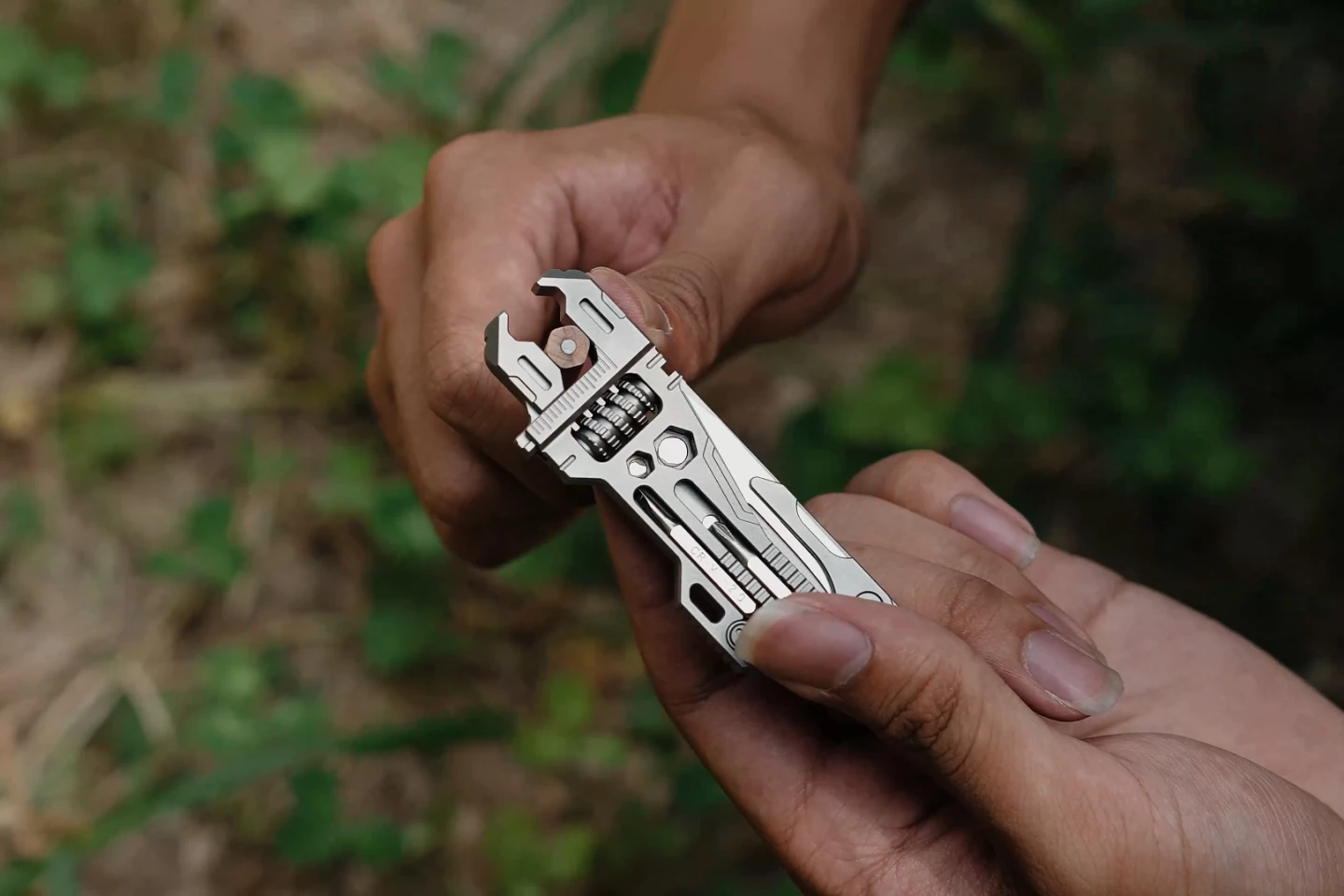 The wrench also serves as a measuring caliper