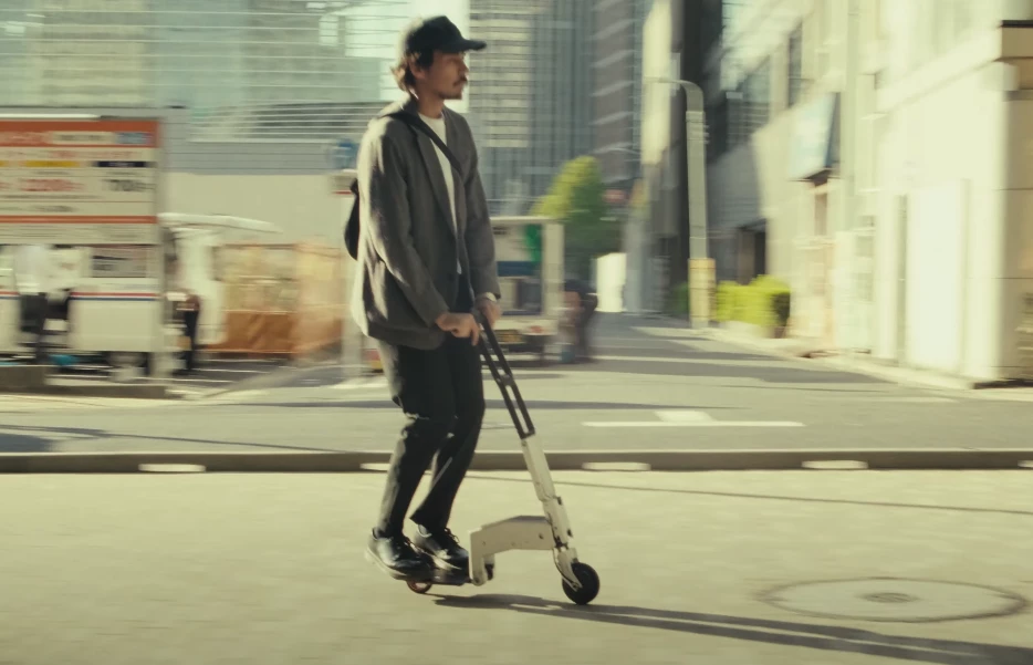 The Arma folding scooter can go up to 9 miles on a charge and features swappable batteries for range extension