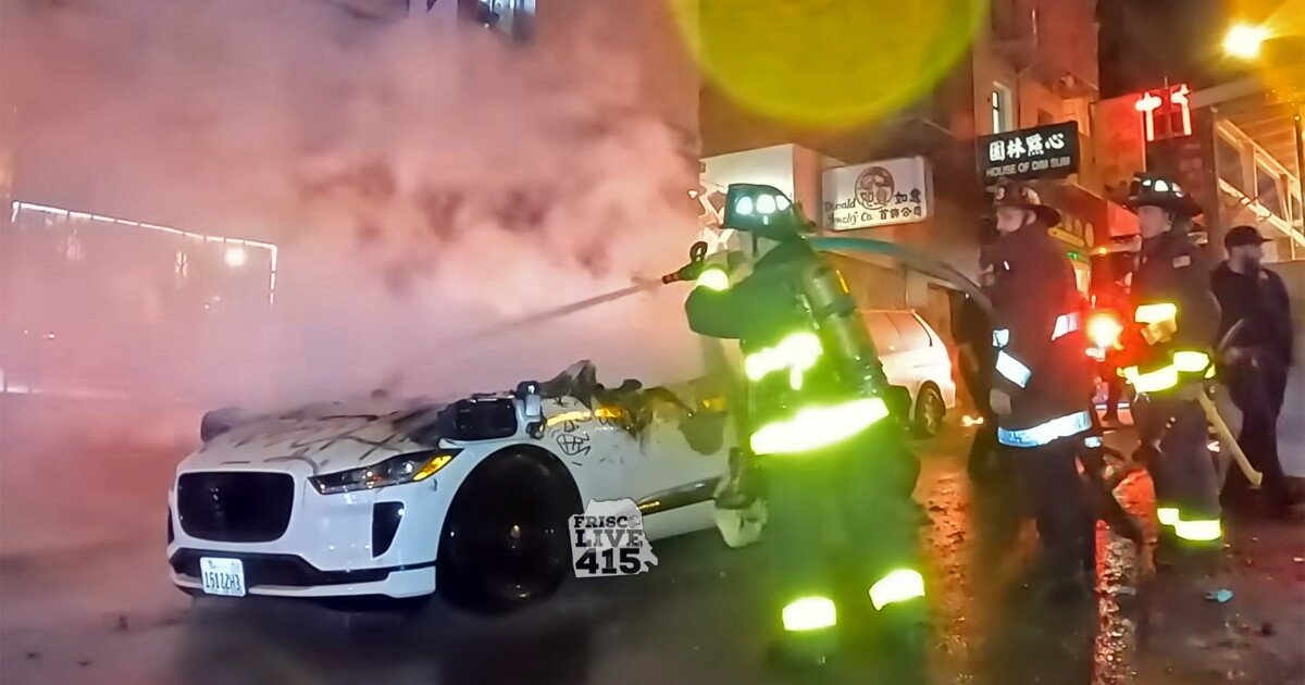 Trotz der Schlagzeilen sagt Waymo, dass seine selbstfahrenden Autos 200 % ...