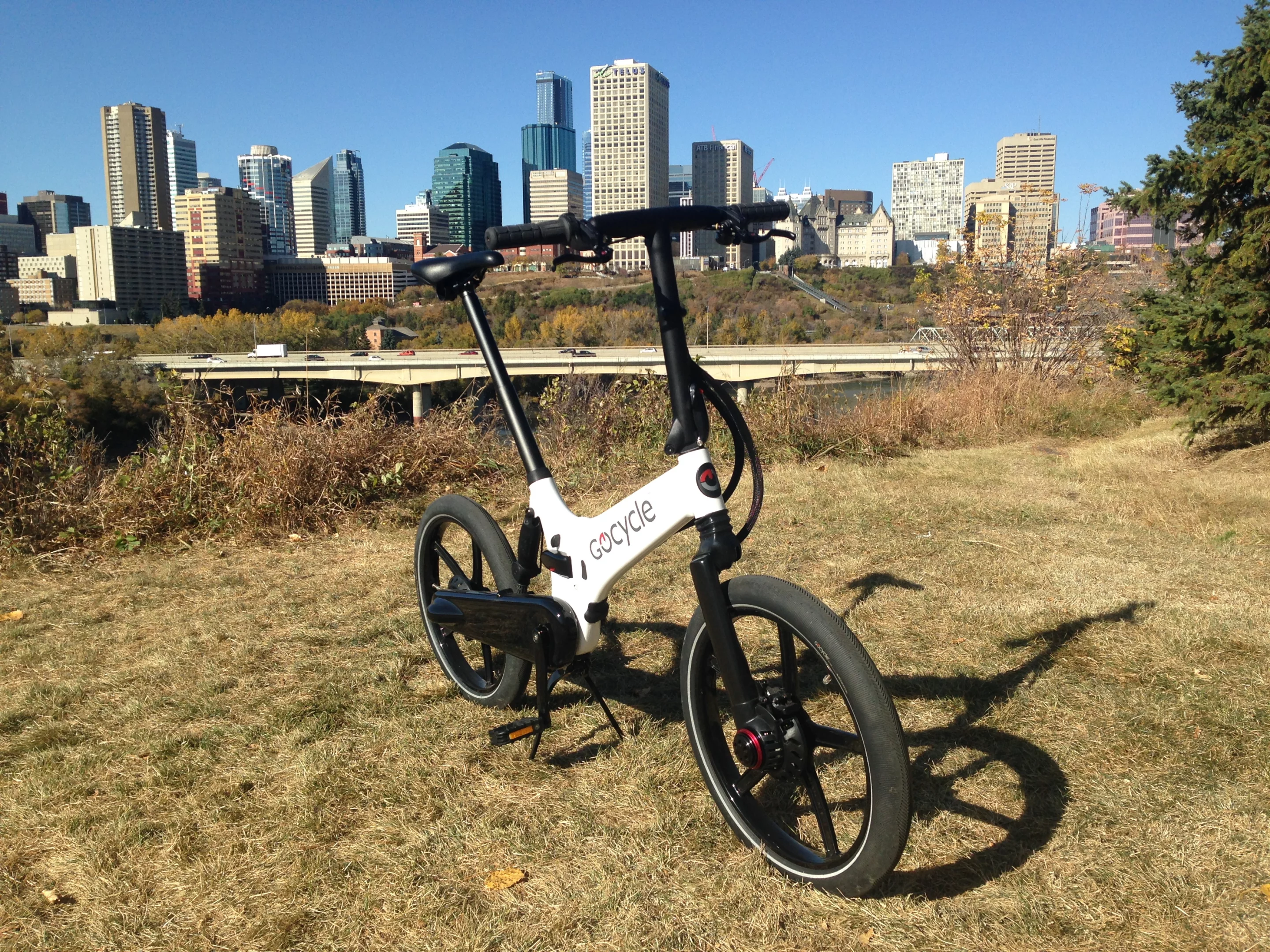 The whole bike reportedly tips the scales at about 17.5 kg (38.6 lb), although my demo unit came out at 18.3 kg (40.4 lb)