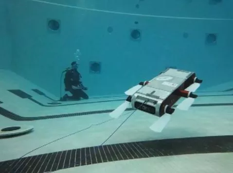 AQUA and a diver with the AQUATablet