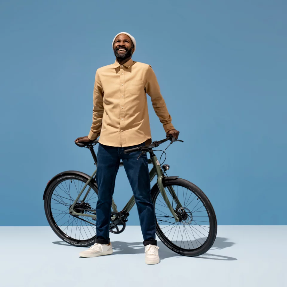 The Axel features 27.5-inch wheels with Continental puncture-resistant tires, hydraulic disc braking and integrated LED lighting (with the rear module also serving as a brake light)