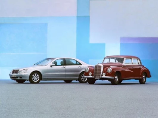 The 1950 Adenauer is at right.