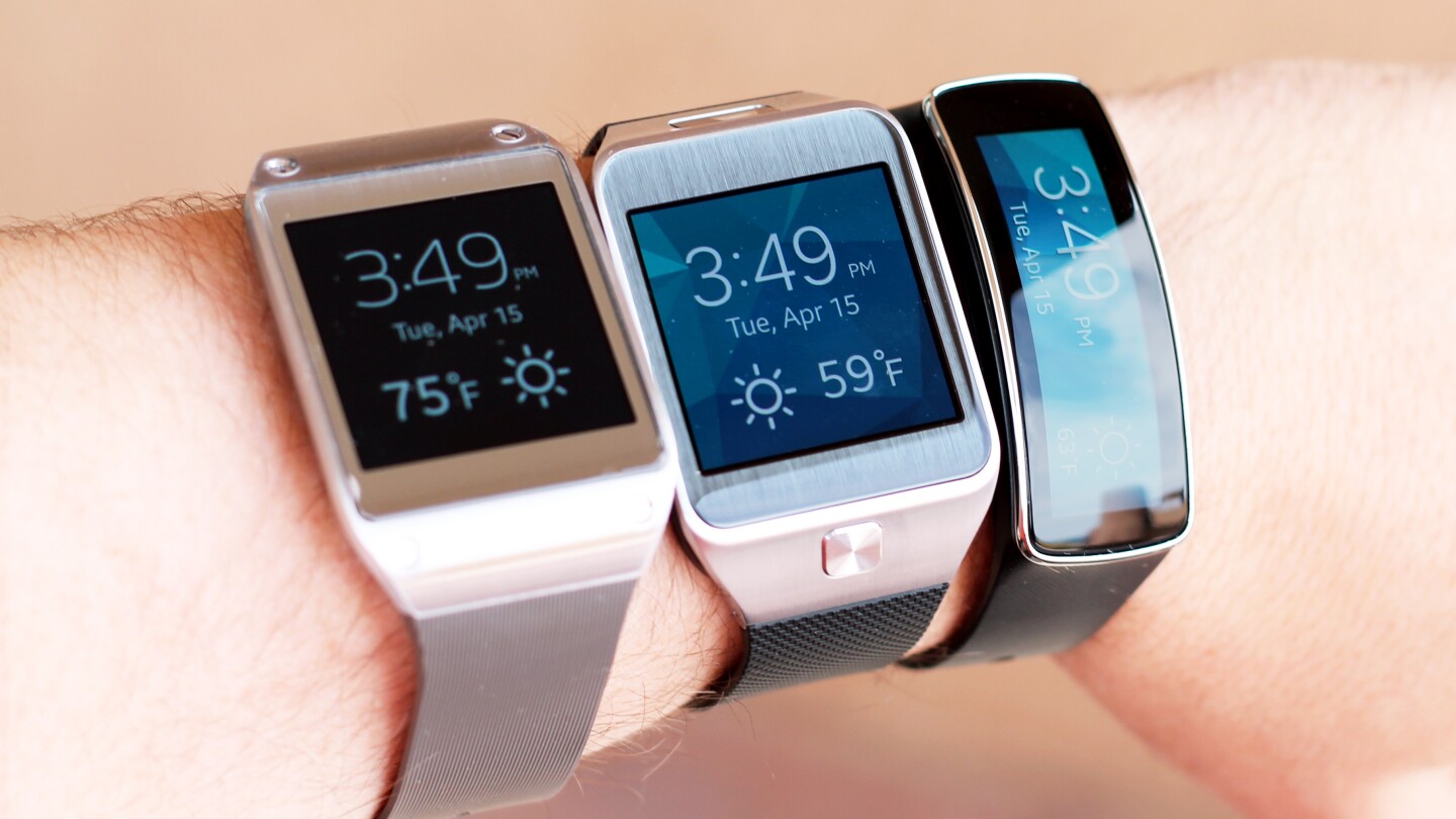 From left to right: Galaxy Gear, Gear 2, Gear Fit