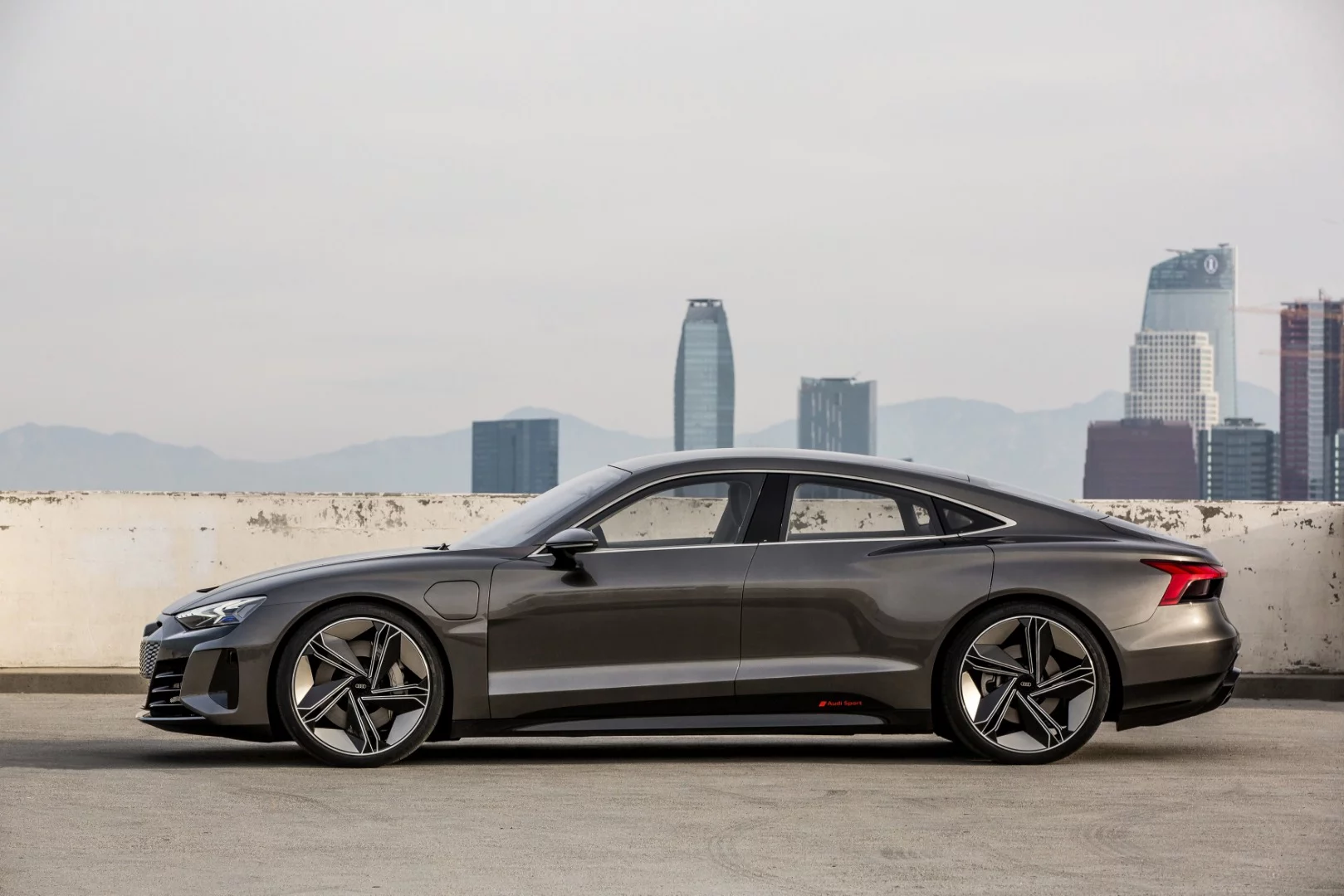 Audi e-tron GT: low-mounted battery helps give the GT a center of mass as low as the A8