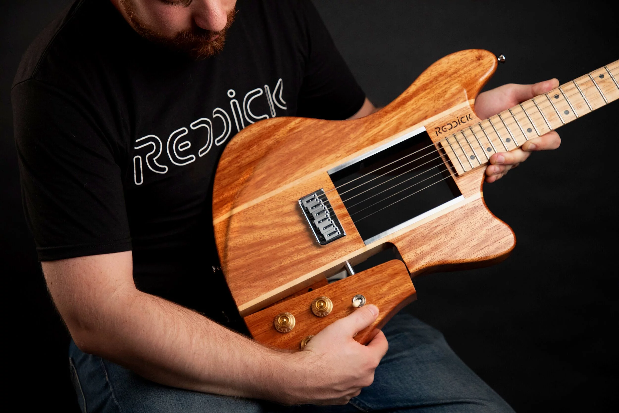 The control module is secured to the main body using D-ring thumbscrews