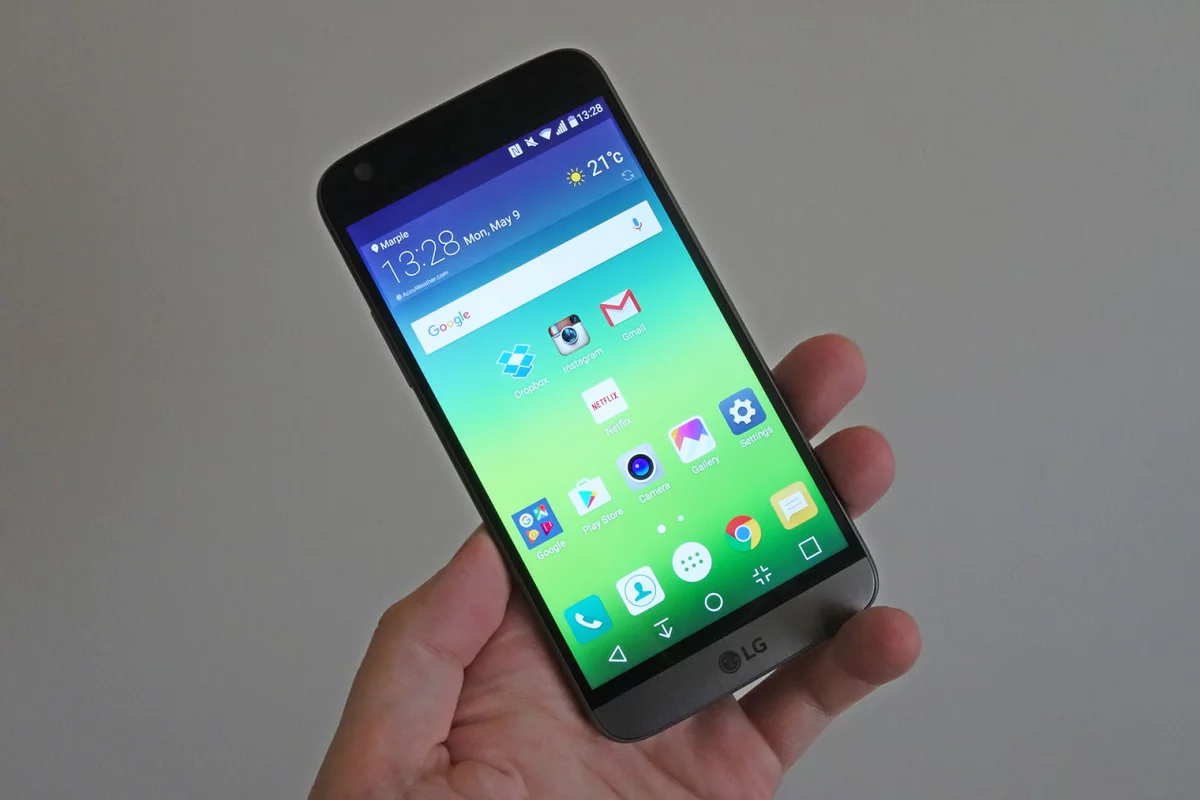 The LG G5 is LG's flagship phone for 2016, and it's modular