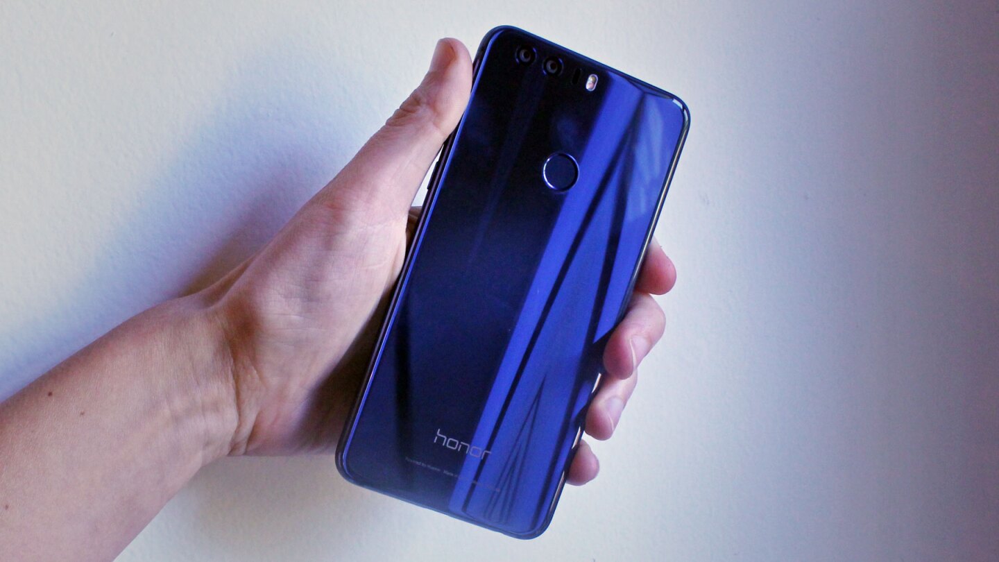 Back of the Honor 8, which is extremely glossy and reflective.