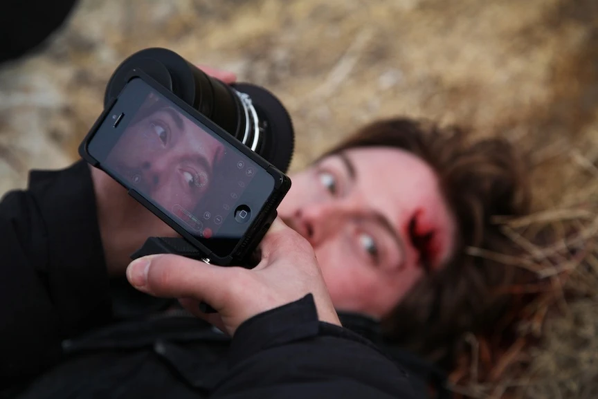 The story is told in the form of the disjointed, distorted memories of a character who has suffered a severe head injury, so sharp, clear images were not the order the day
