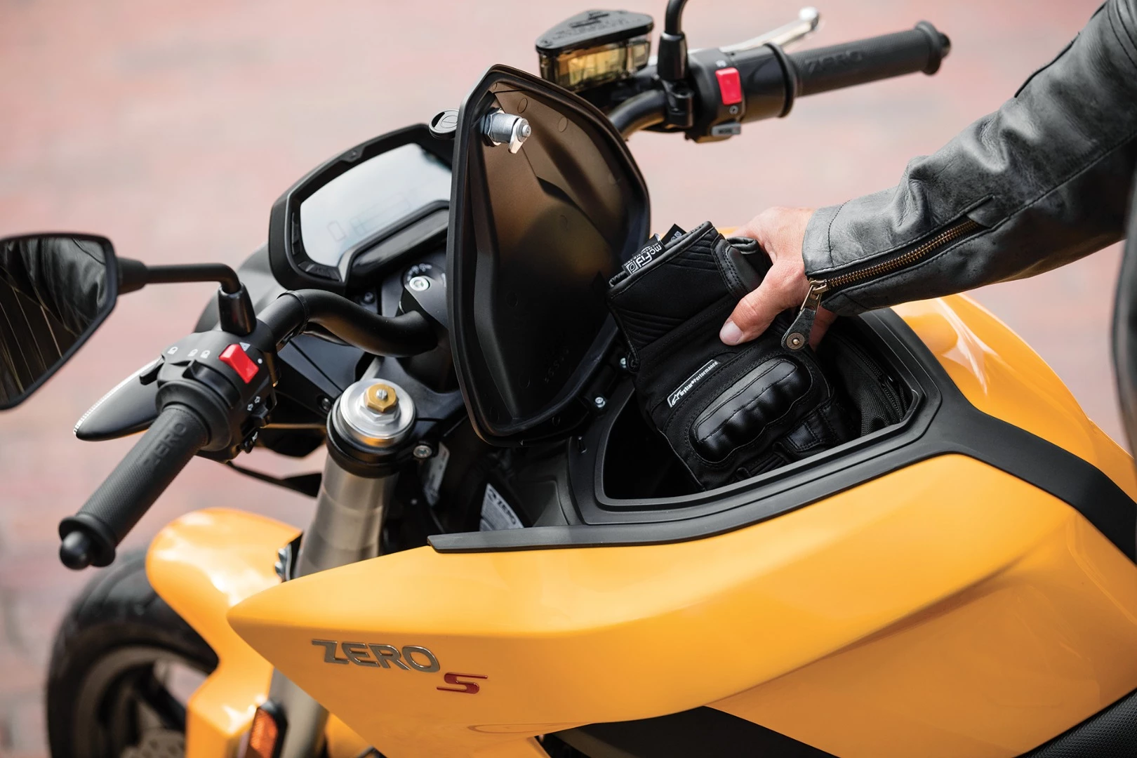 2017 Zero S: lockable storage up top, too - much better than the zip-up compartment on the previous model