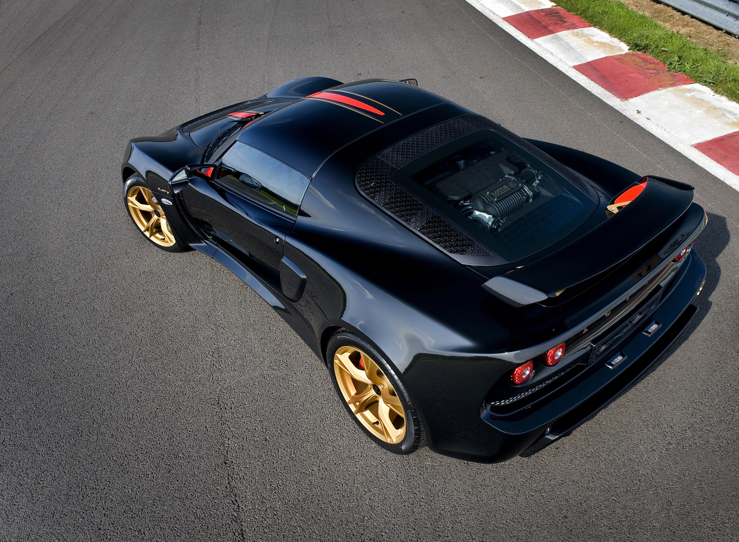 Like the standard Exige S, the LF1 can hit 62 mph (100 km/h) in 4 seconds