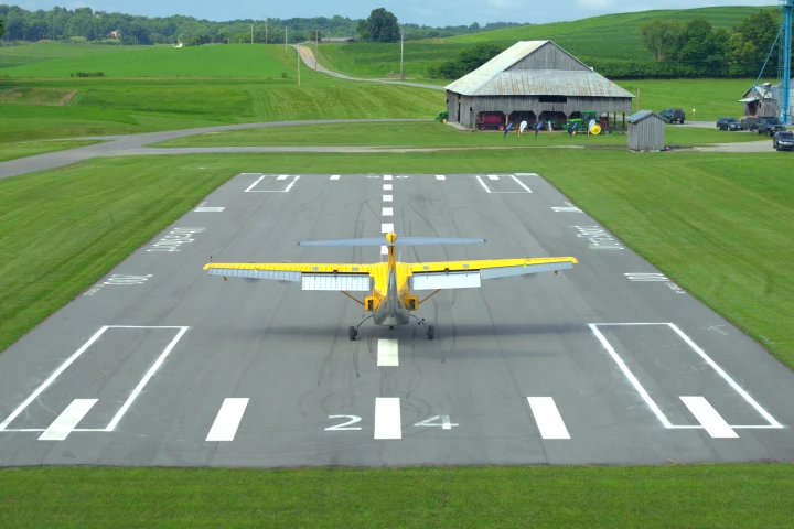 The EL2 prototype took off and landed using a short paved runway, a grass field and a section of road