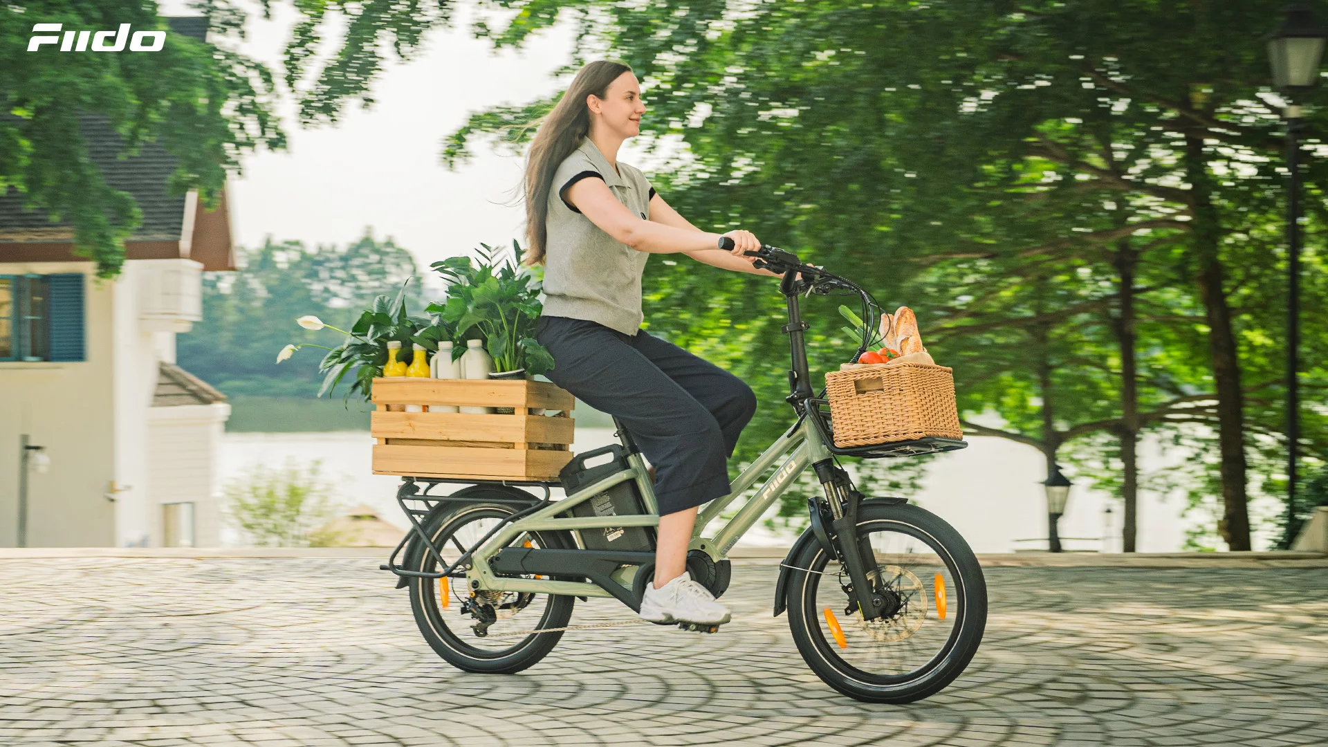 The T3 short-tail cargo ebike is rated for a total load capacity of 330 lb