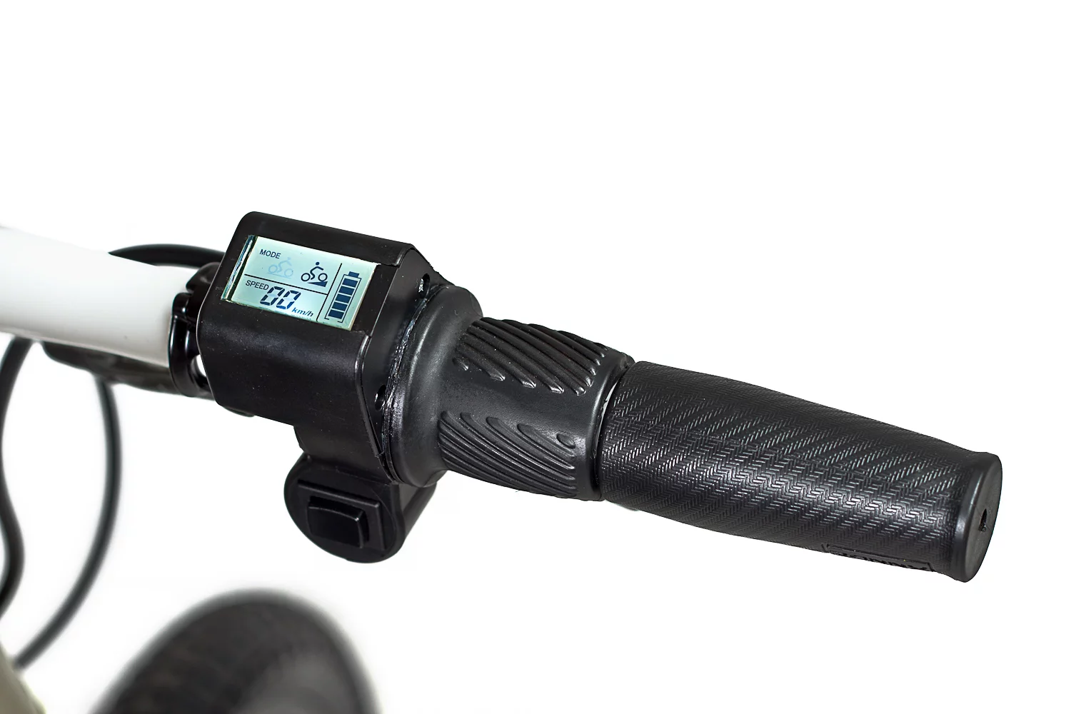 The handlebar display shows speed and battery life