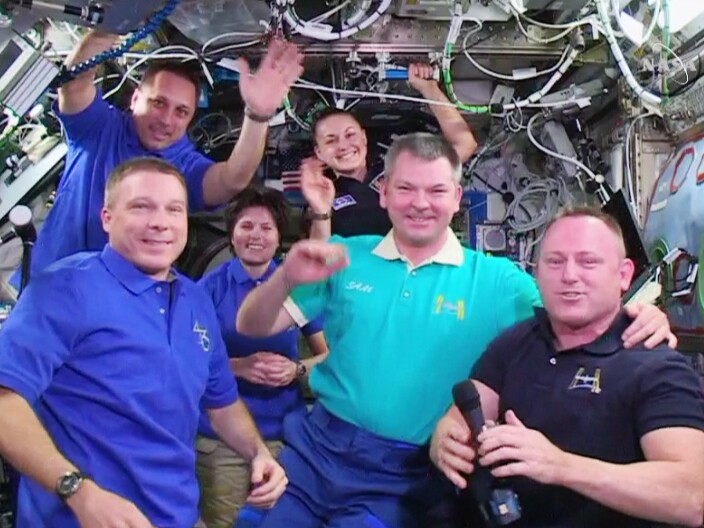 Expedition 42 crew during the handover ceremony (Photo: NASA, Bill Ingalis)