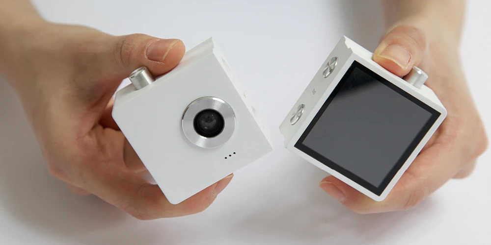 The Duo separates into two cameras with synchronized shutters to capture a moment from more than one angle