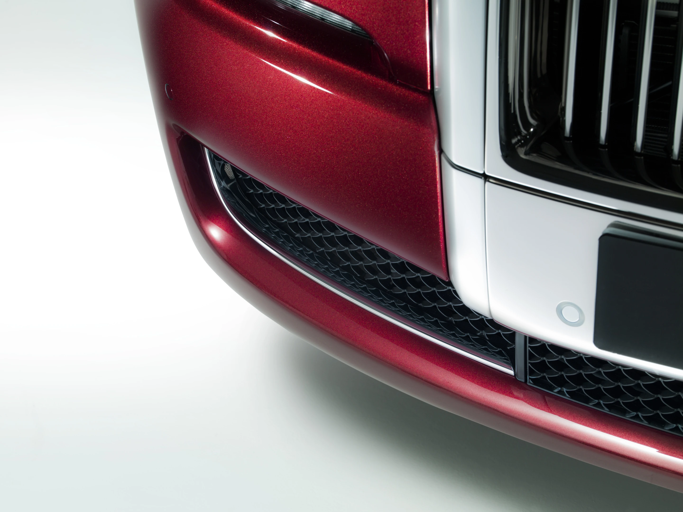 Rolls Royce Ghost Series II: air intakes and parking sensors