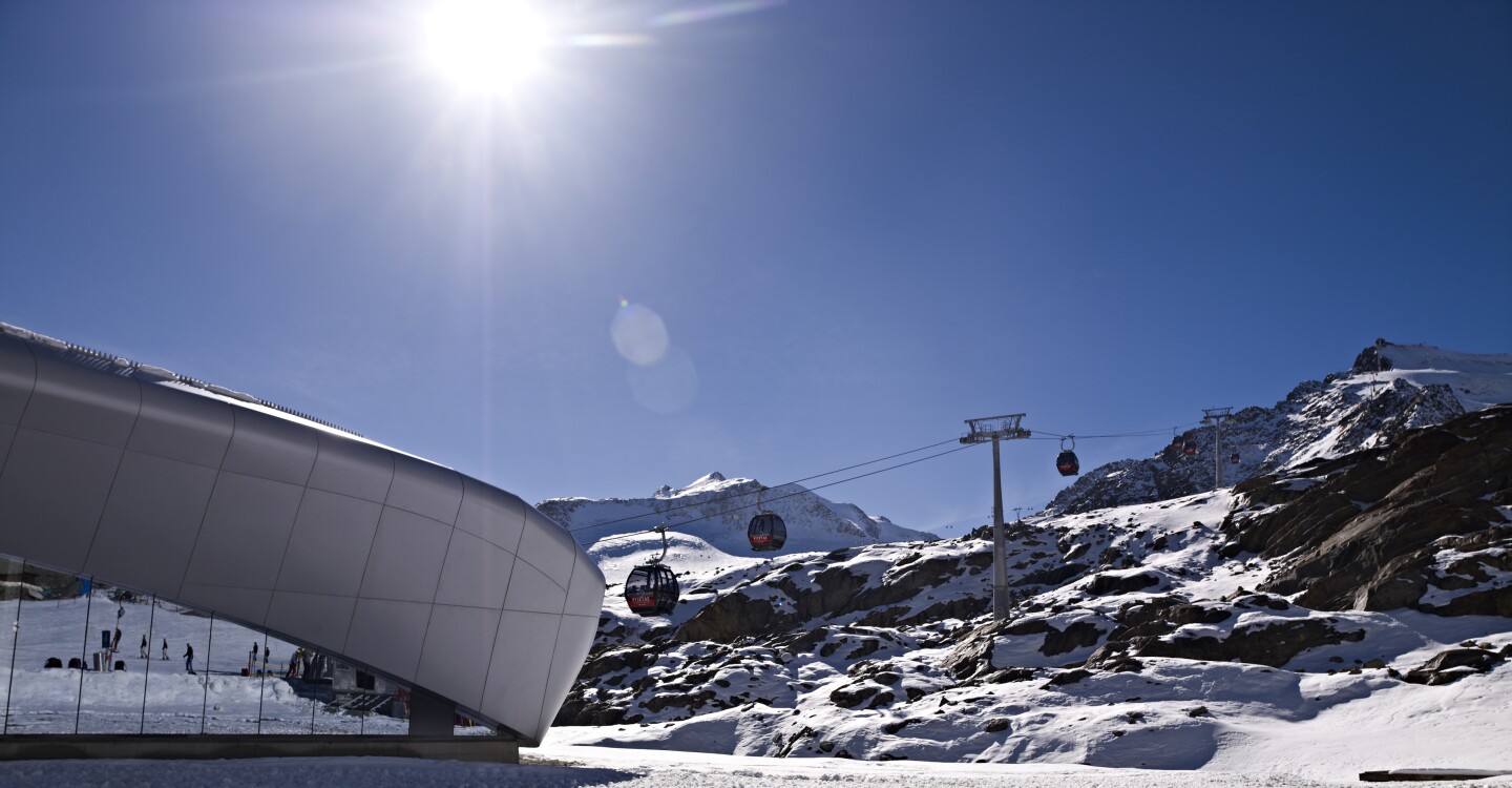 Austria’s highest cable car and visitor center was unveiled late last year, located at the very top of the Pitzal Glacier (Image: Pitztaler Gletscherbahn)