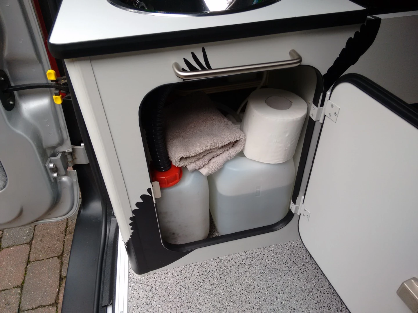 Water storage under the kitchen counter