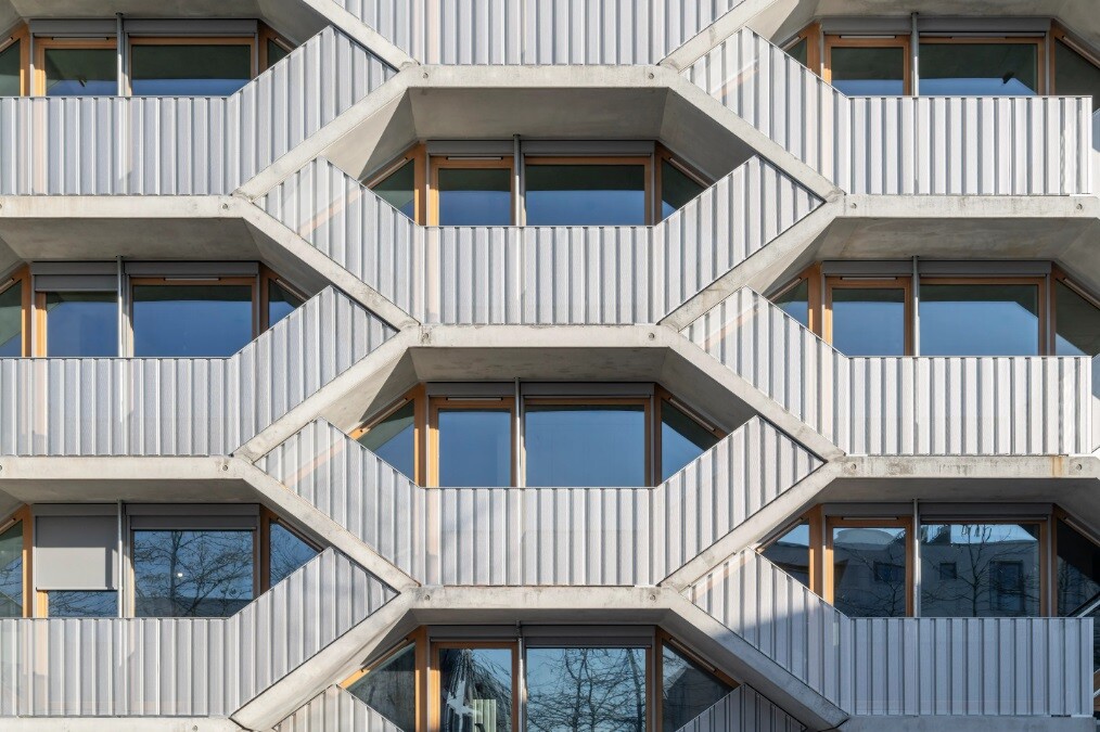 Die markante Wabenform fördert die räumliche Orientierung