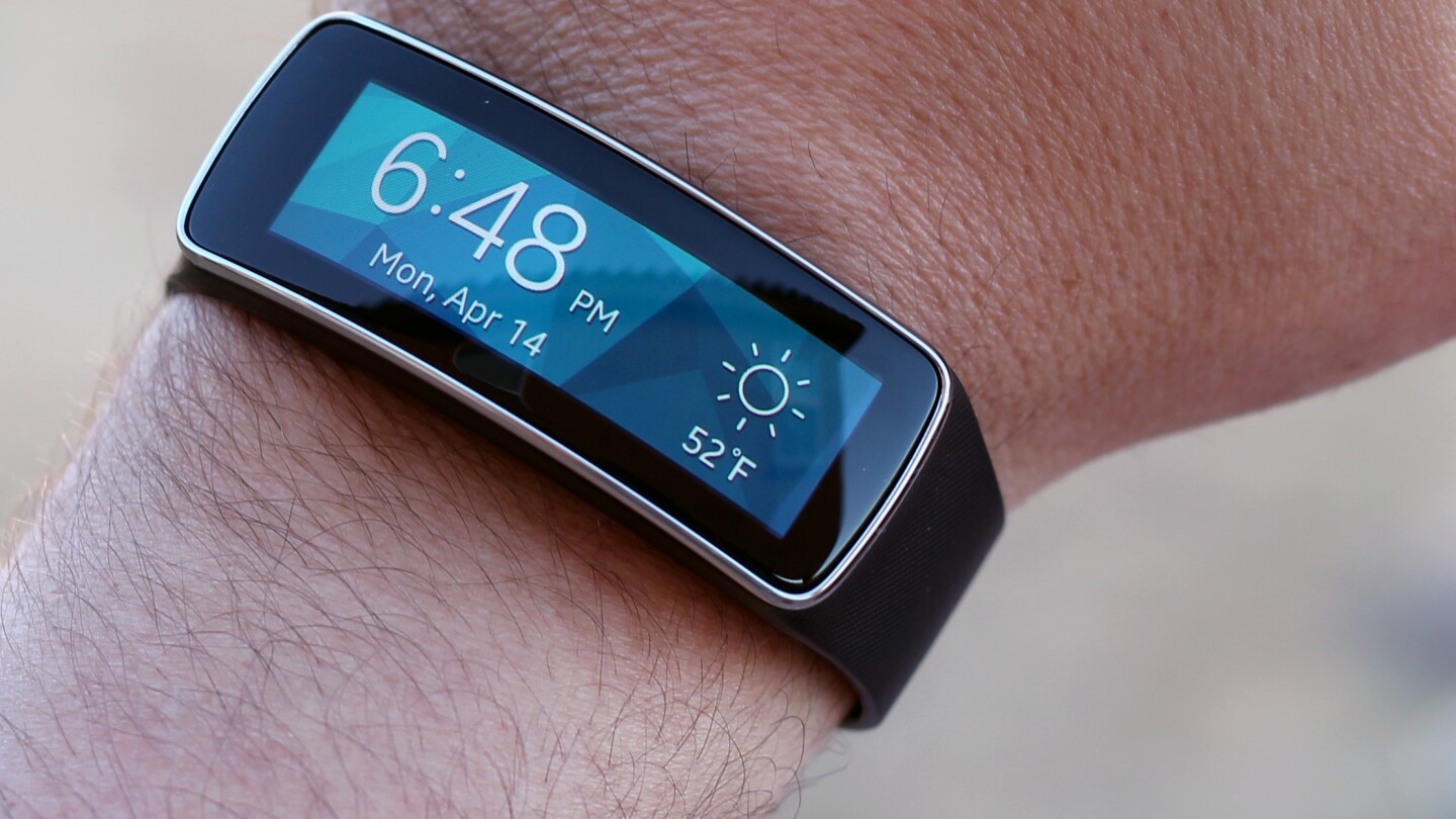 That 1.84-in curved display makes the Gear Fit quite the looker
