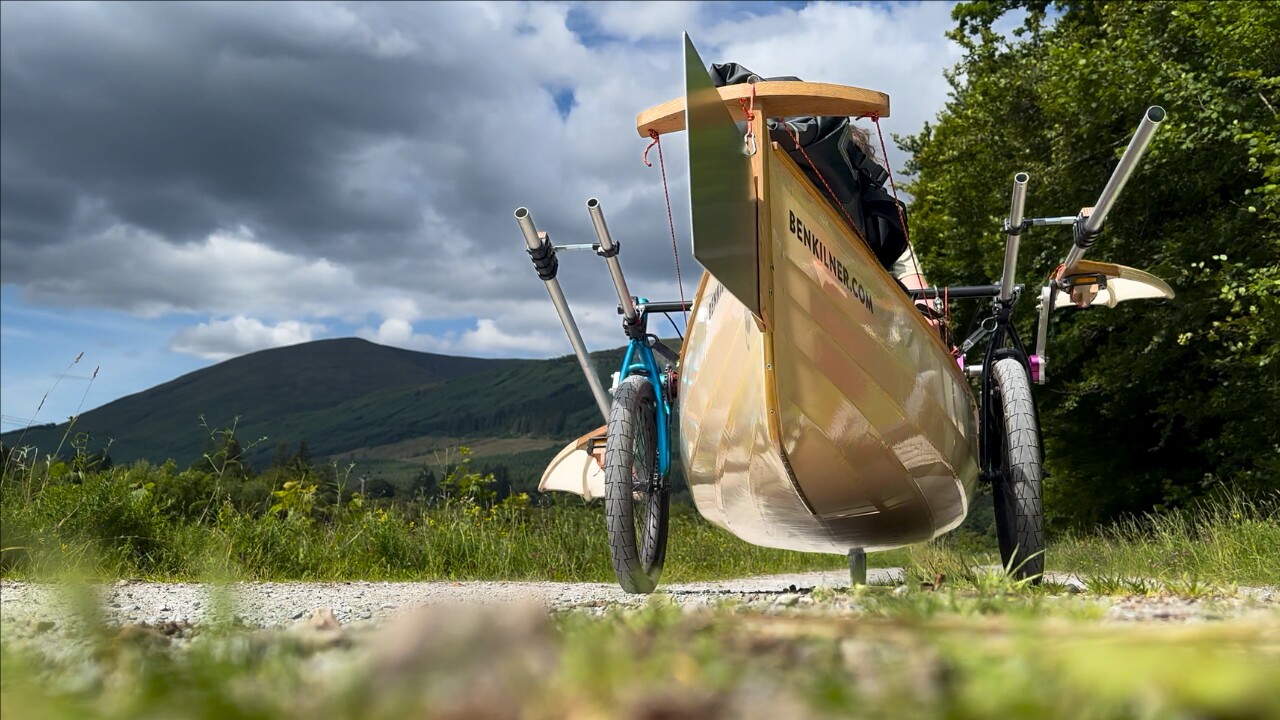 The Wee Hen in land mode, with its paddles disconnected but their drive system still engaged