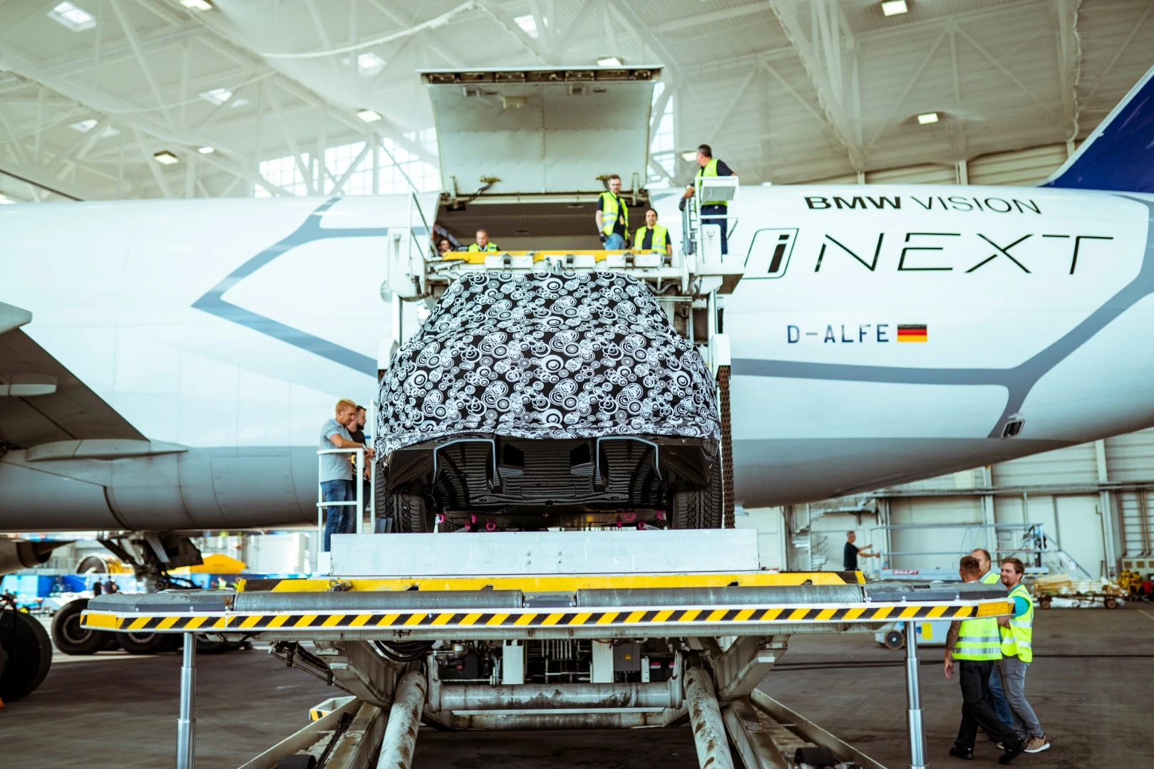Instead of your basic auto show or independent reveal, BMW teamed with Lufthansa on a reveal event it calls "BMW Vision iNext World Flight"