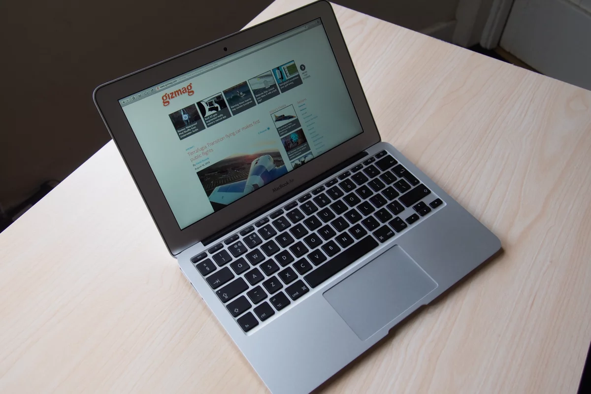 Gizmag reviews the latest model 11-inch MacBook Air